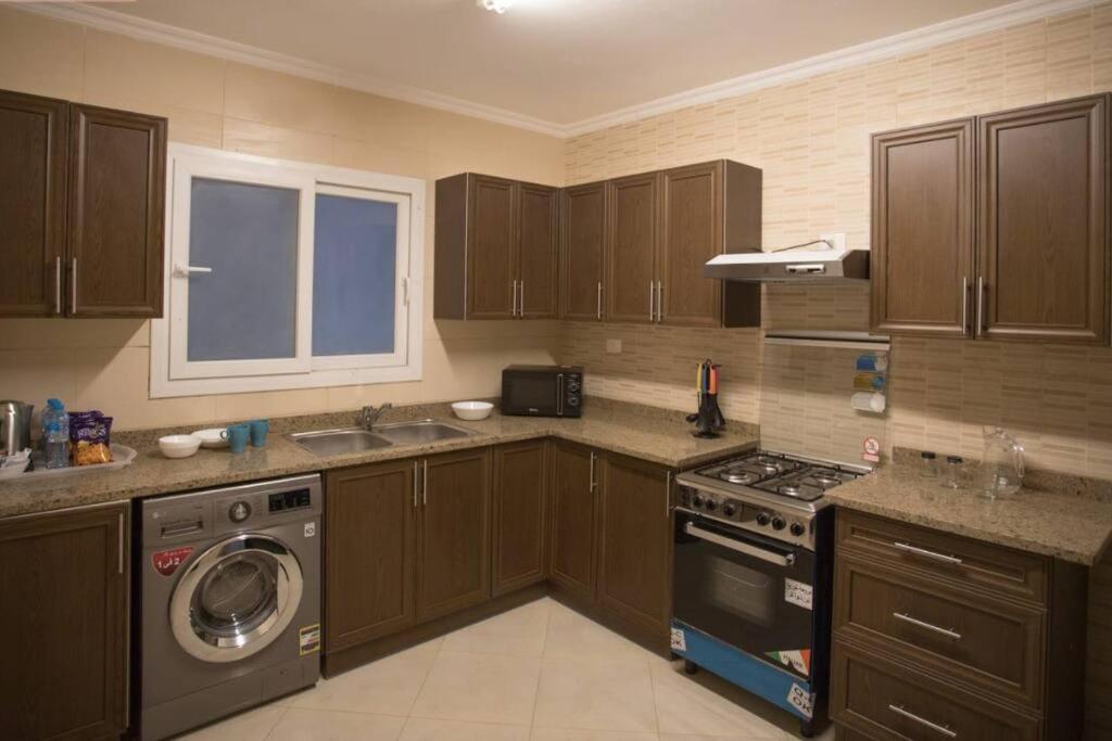Parkside Boutique 3 Bbr Serviced Apartment - Ocean Blue - Near Airport El El Cairo Exterior foto