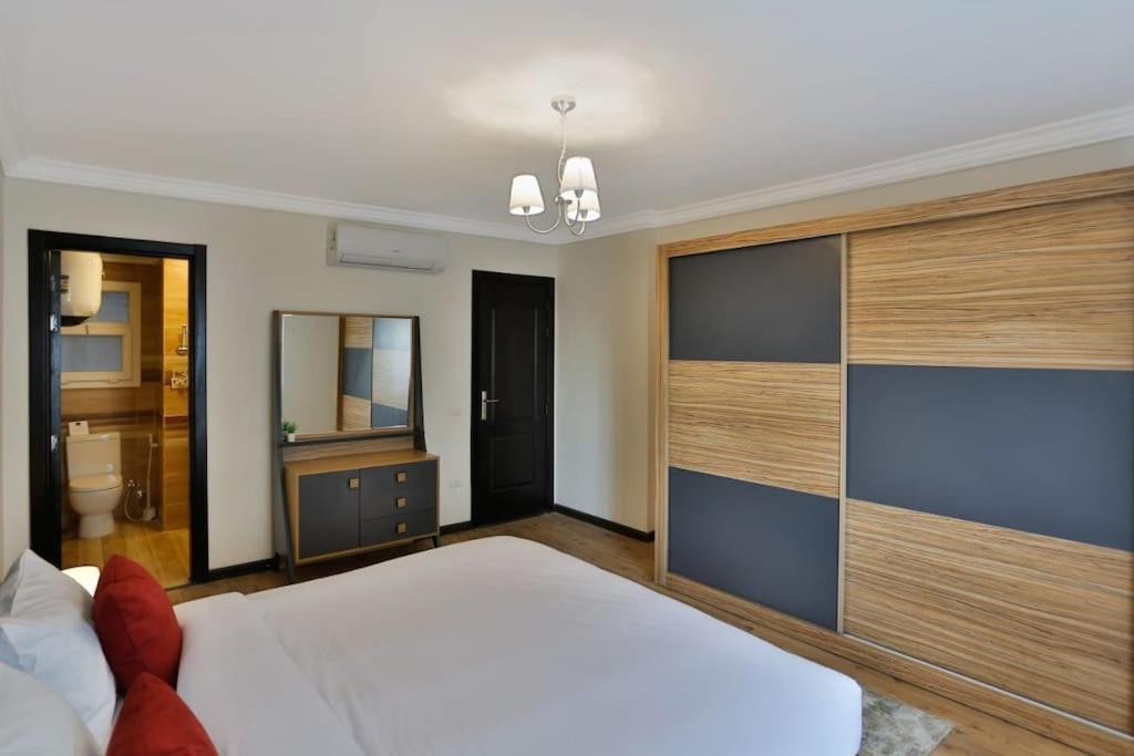 Parkside Boutique 3 Bbr Serviced Apartment - Ocean Blue - Near Airport El El Cairo Exterior foto